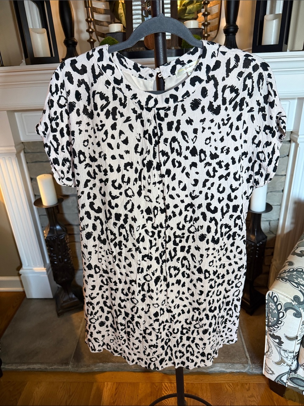 Black and White Leopard Print Short Sleeve Women's Top